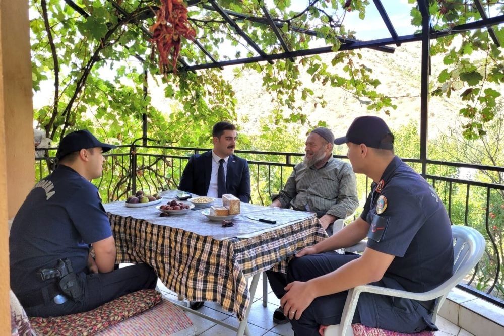 Kaymakamımız Furkan Recep NALBANT İlçemizde İkamet Eden Şehit Yakını ve Gazilerimizi Ziyaret Etti