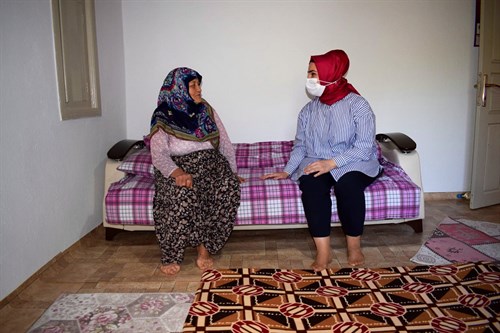 Kaymakamımız Sayın Elif Nur SAÇAL Çayköy de Remziye Teyzemizi ziyaret etti.