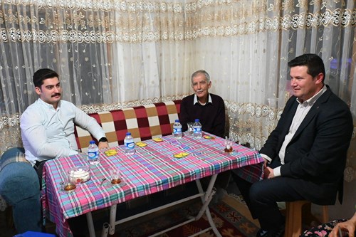 Kaymakamımız Sn. Furkan Recep NALBANT, Şehit Ailesine İftar Ziyaretinde bulundu.